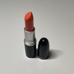READ MAC Cremesheen Lipstick in Sweet & Sour Full Size